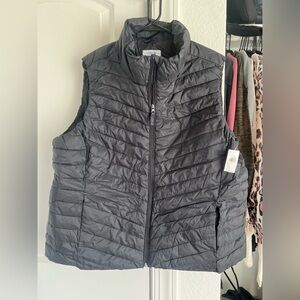 *NWT* Women’s Old Navy Black Active Waterproof Quilted Vest